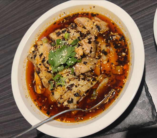 达州出名的特色美食_尖椒肥肠酸辣鸡_达州六大名菜排行