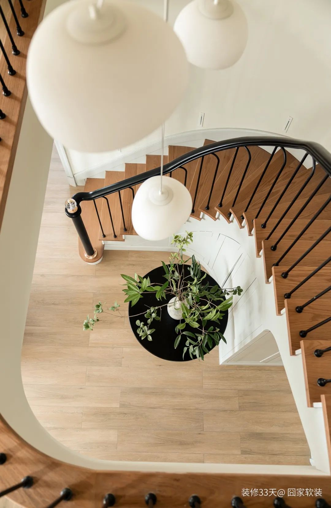 跃层式楼梯 装修_老房改造设计_莫兰迪色系装修案例