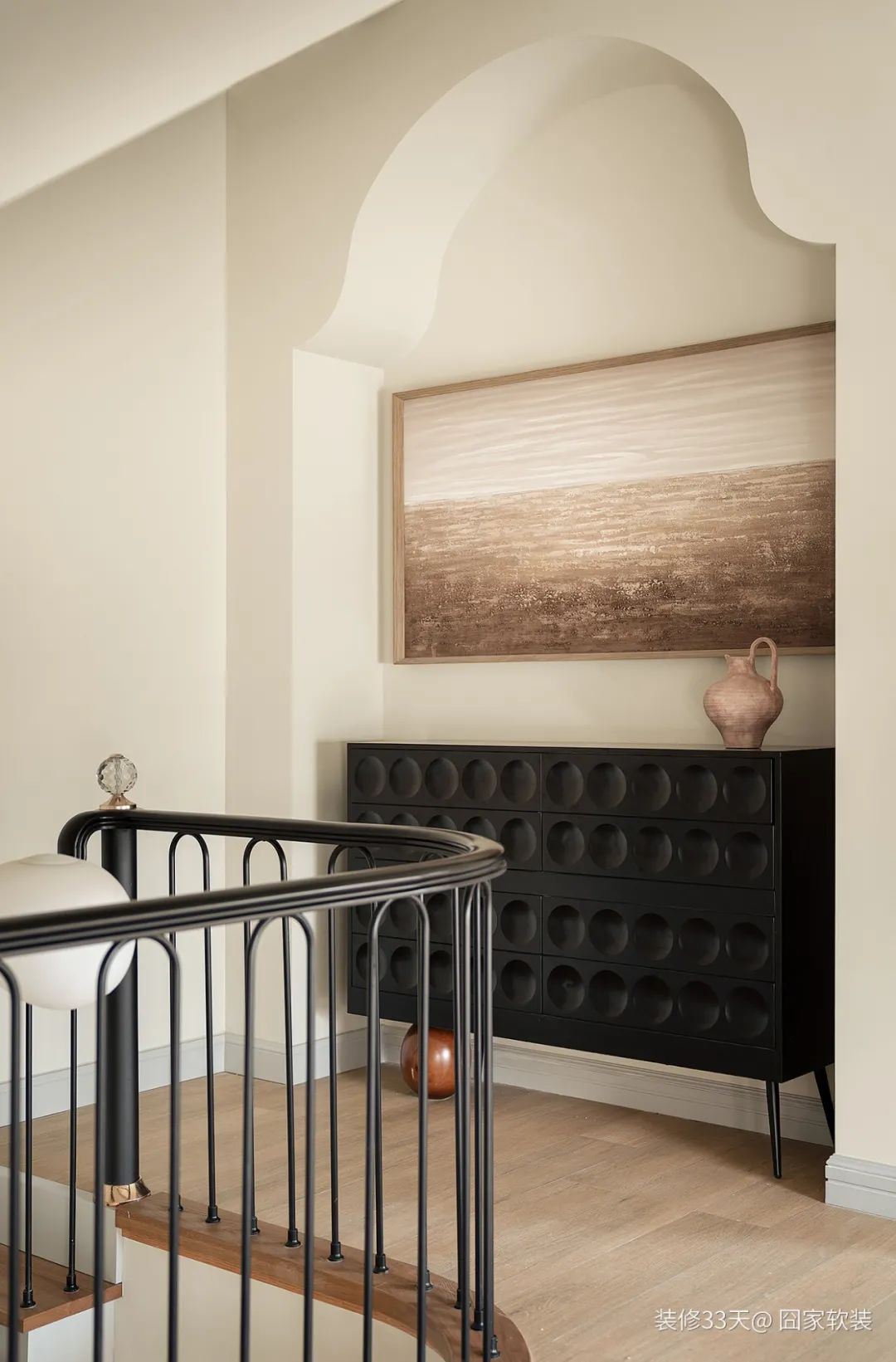 跃层式楼梯 装修_老房改造设计_莫兰迪色系装修案例