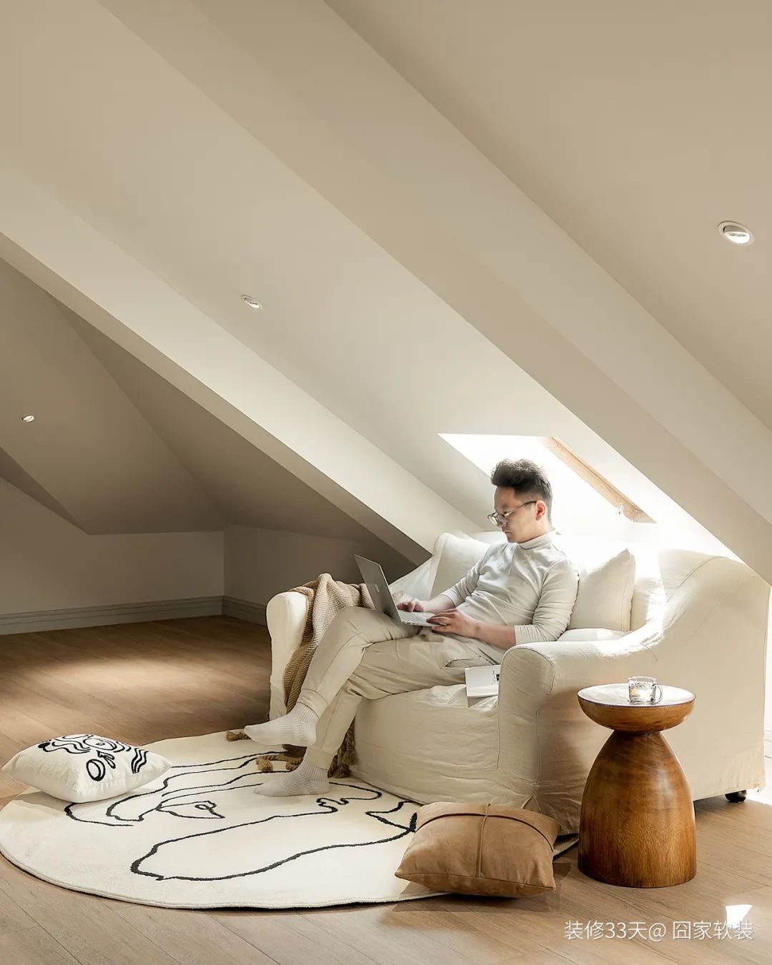 跃层式楼梯 装修_莫兰迪色系装修案例_老房改造设计