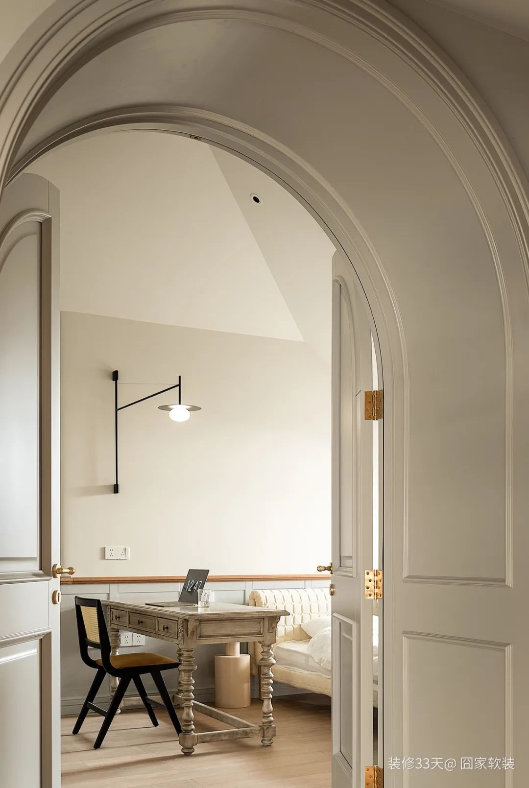 跃层式楼梯 装修_老房改造设计_莫兰迪色系装修案例