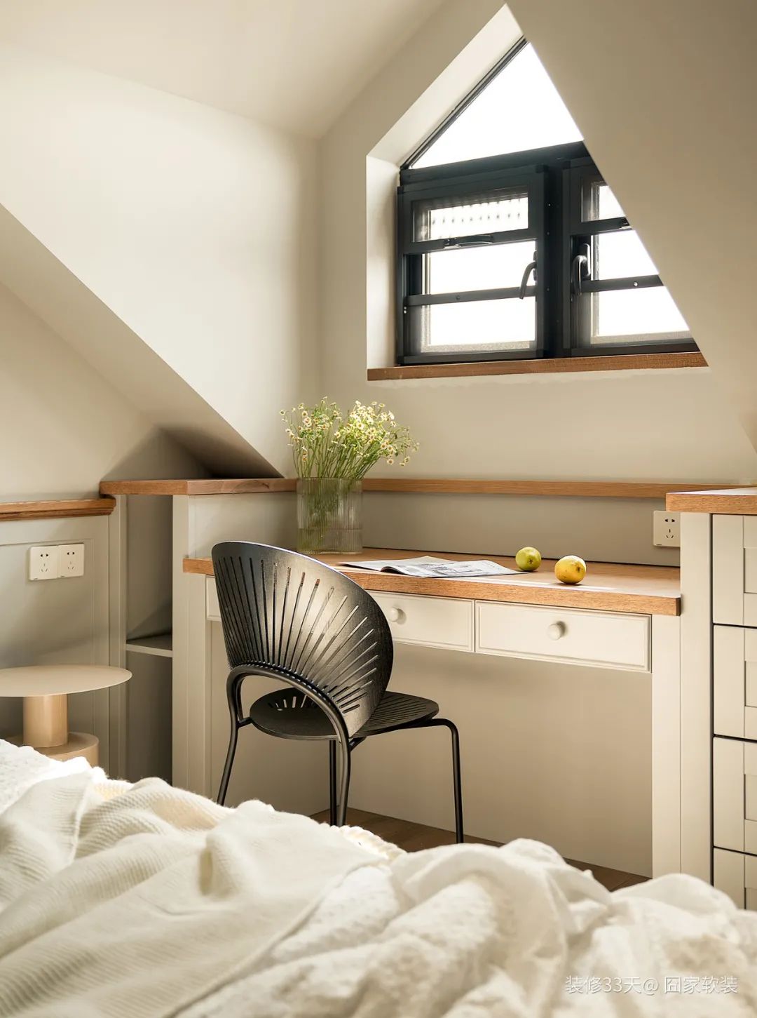 跃层式楼梯 装修_莫兰迪色系装修案例_老房改造设计