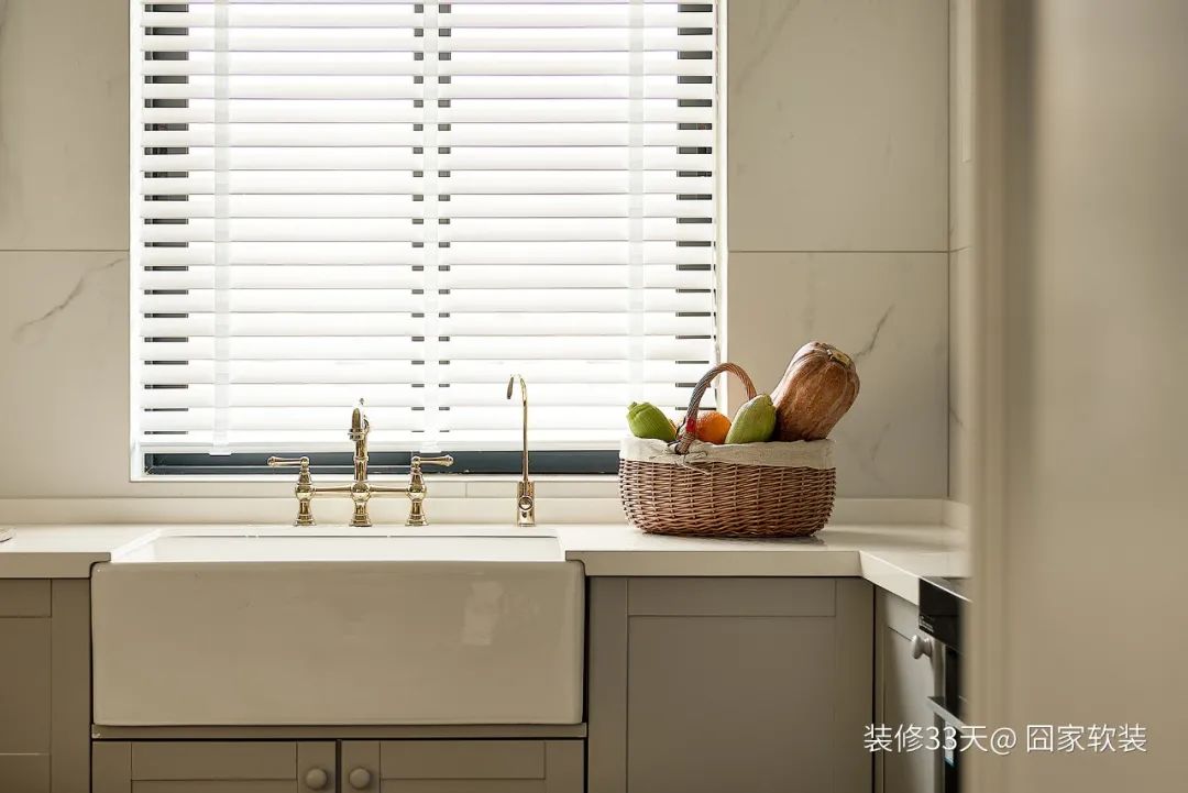 跃层式楼梯 装修_老房改造设计_莫兰迪色系装修案例