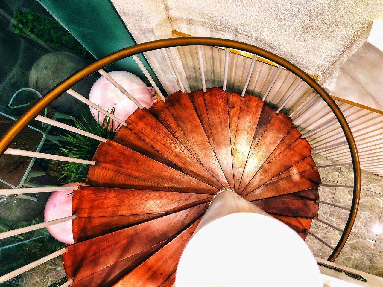 直跑转角螺旋楼梯规范_跃层式楼梯 装修_阁楼楼梯尺寸设计