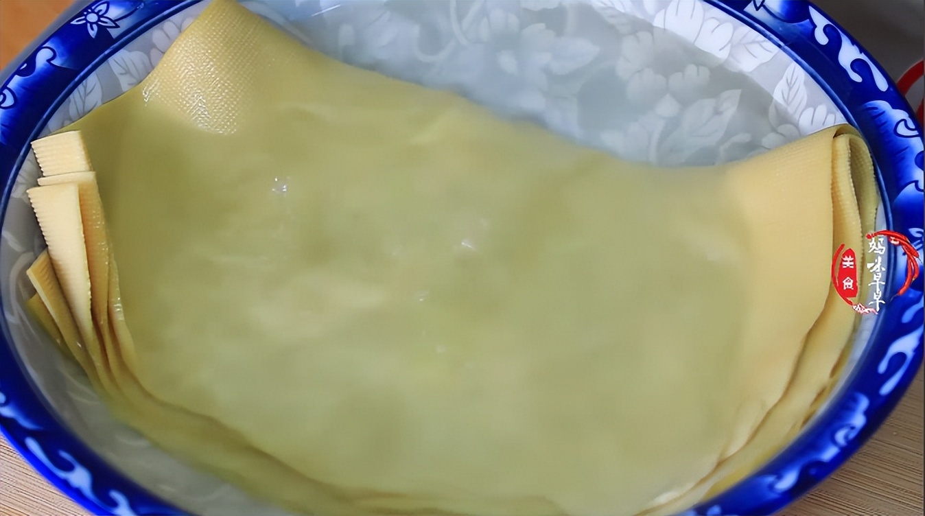 在家做一些简单的零食_在家做零食 烤豆皮 葱花酥饼