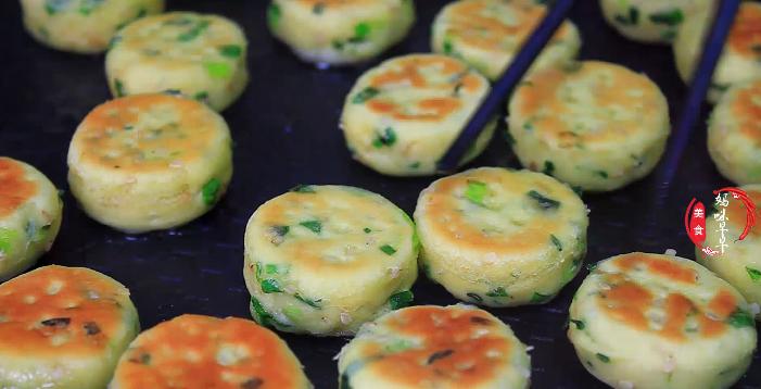 在家做零食 烤豆皮 葱花酥饼_在家做一些简单的零食
