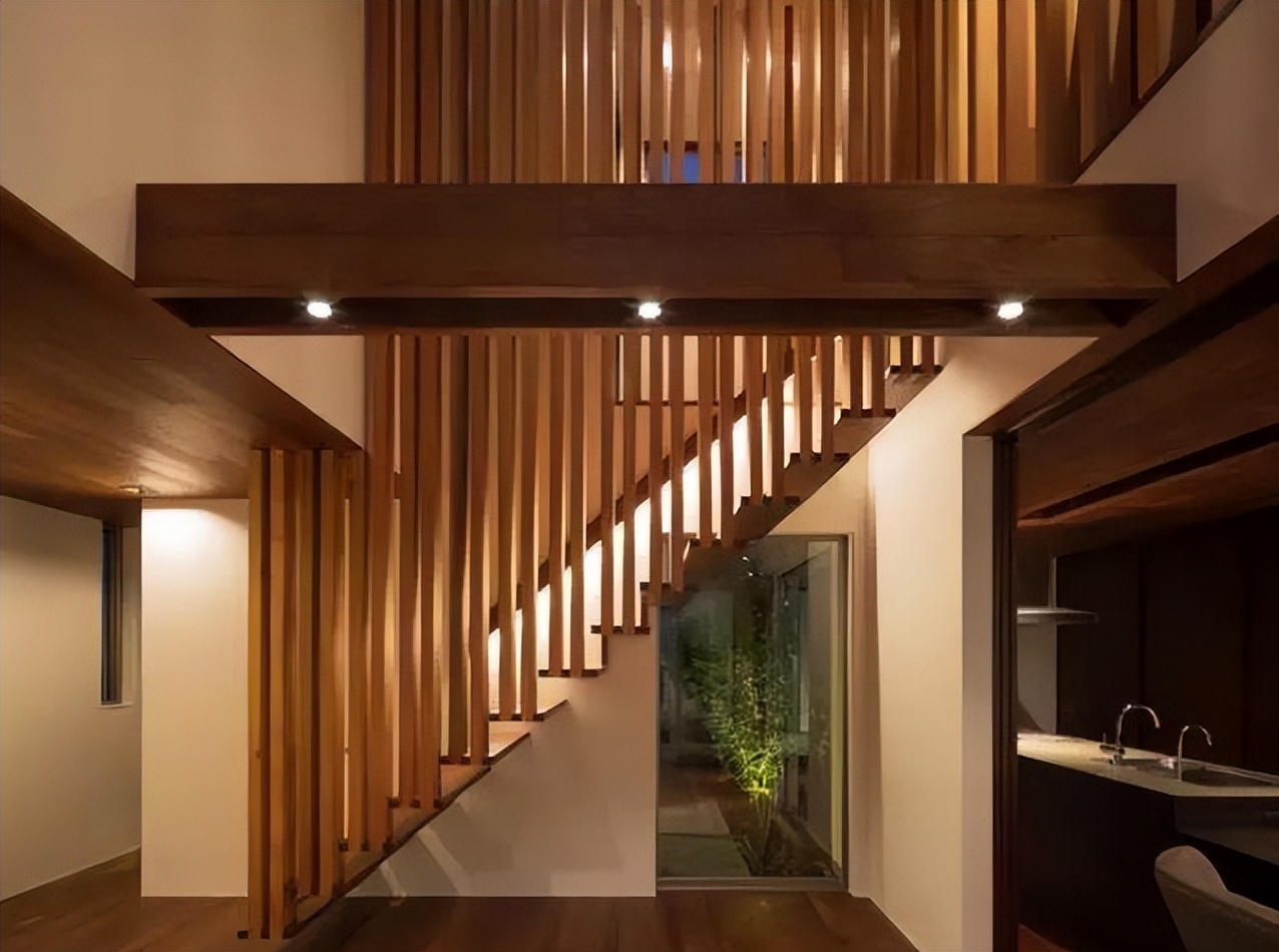 小户型楼梯别踩坑!这些设计让空间翻倍,看完省下20万装修费!(图14) 楼梯隐藏隔断设计_小户型跃层楼梯设计_跃层式楼梯 装修