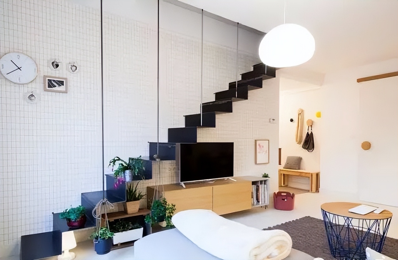 小户型楼梯别踩坑!这些设计让空间翻倍,看完省下20万装修费!(图15) 楼梯隐藏隔断设计_小户型跃层楼梯设计_跃层式楼梯 装修