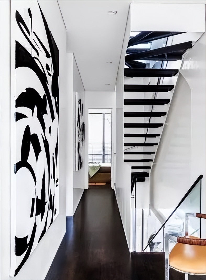 小户型楼梯别踩坑!这些设计让空间翻倍,看完省下20万装修费!(图3) 跃层式楼梯 装修_楼梯隐藏隔断设计_小户型跃层楼梯设计