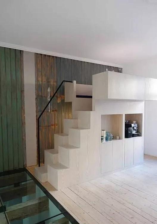 小户型楼梯别踩坑!这些设计让空间翻倍,看完省下20万装修费!(图8) 小户型跃层楼梯设计_楼梯隐藏隔断设计_跃层式楼梯 装修