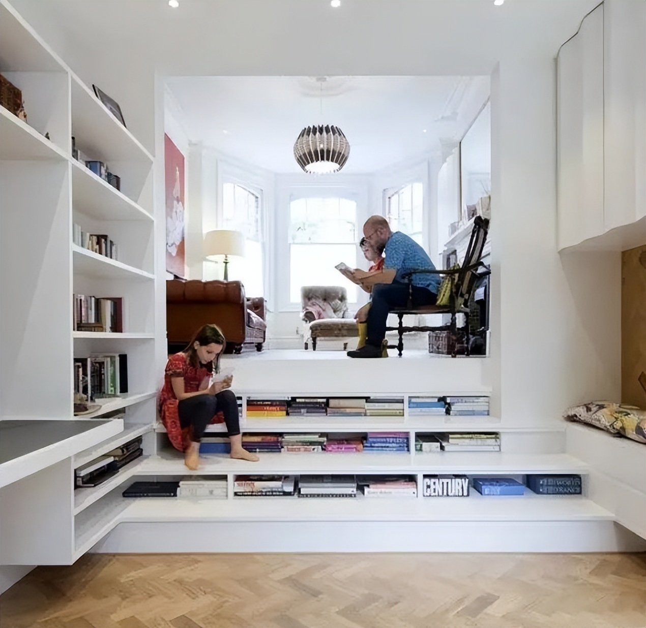 小户型楼梯别踩坑!这些设计让空间翻倍,看完省下20万装修费!(图10) 跃层式楼梯 装修_小户型跃层楼梯设计_楼梯隐藏隔断设计