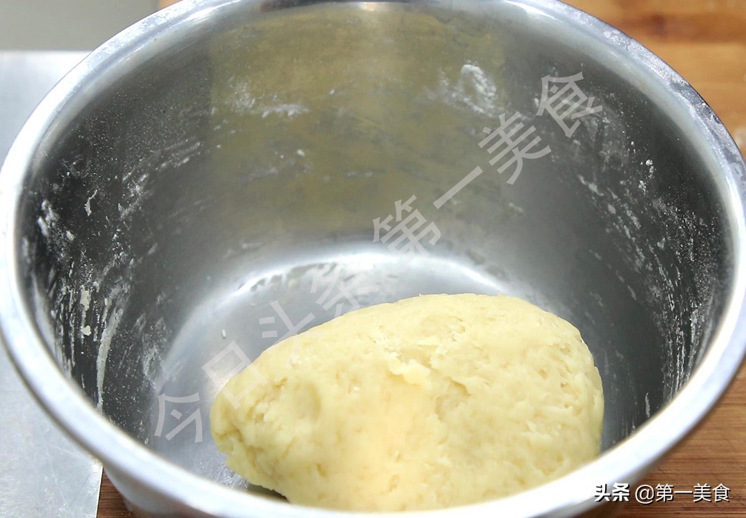 在家做一些简单的零食_自制小零食做法_梅花酥制作教程