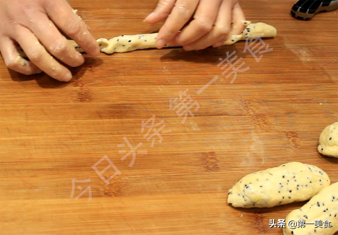 在家做一些简单的零食_梅花酥制作教程_自制小零食做法