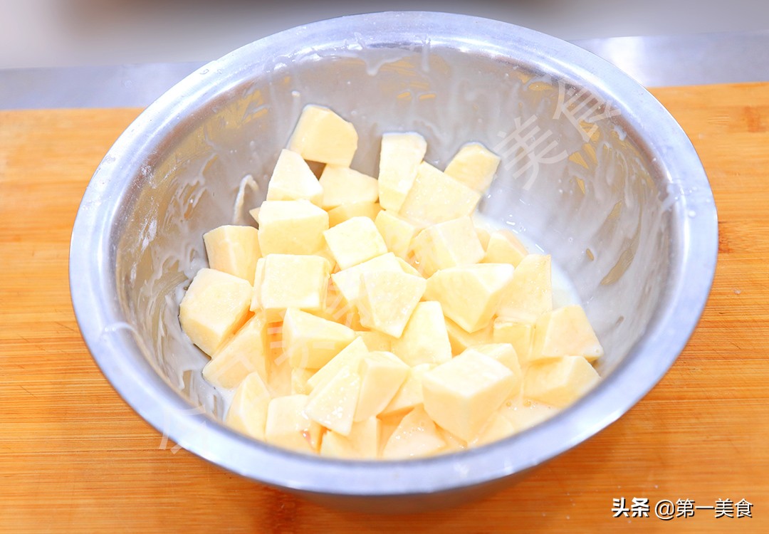 在家做一些简单的零食_梅花酥制作教程_自制小零食做法