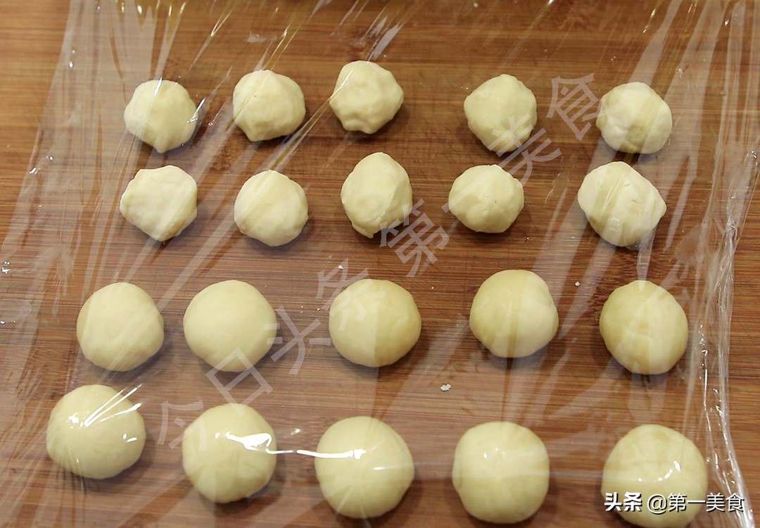 梅花酥制作教程_自制小零食做法_在家做一些简单的零食