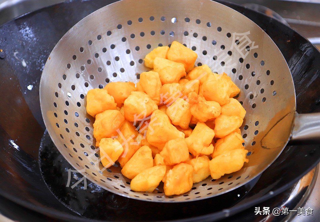 自制小零食做法_梅花酥制作教程_在家做一些简单的零食