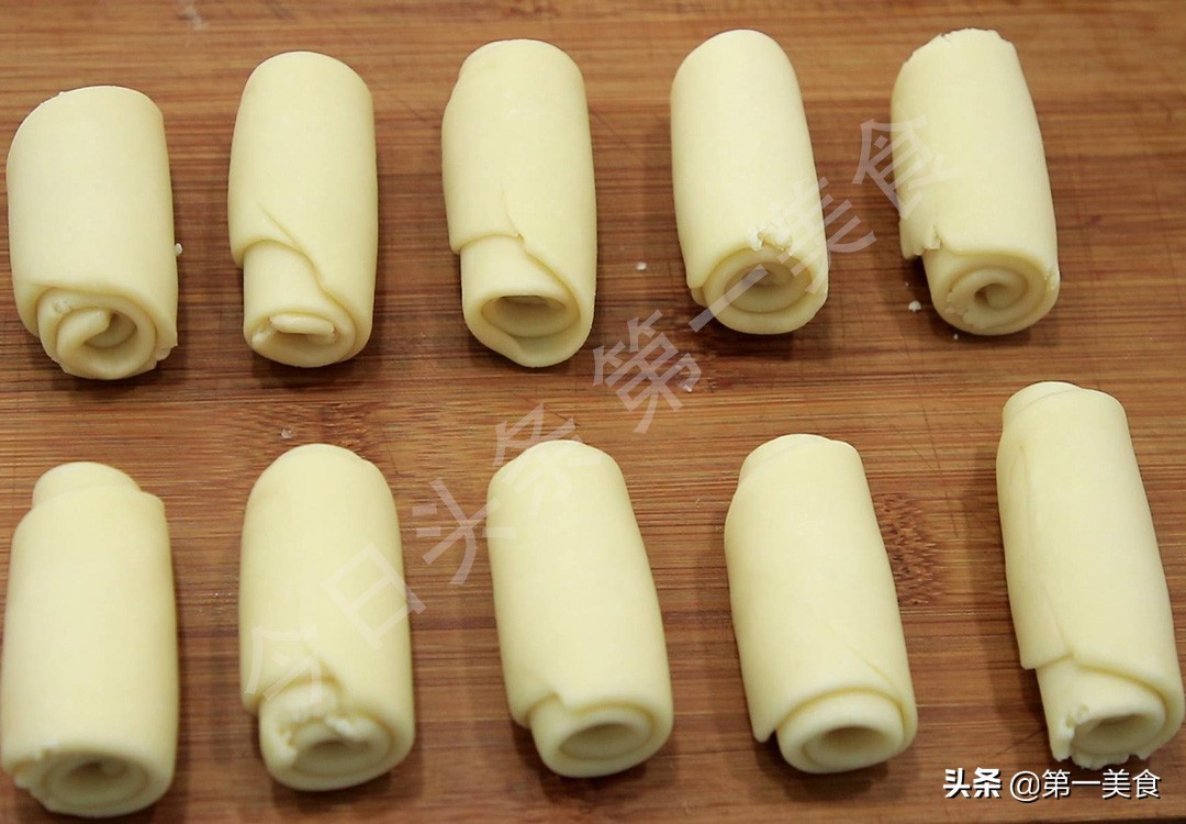 自制小零食做法_在家做一些简单的零食_梅花酥制作教程