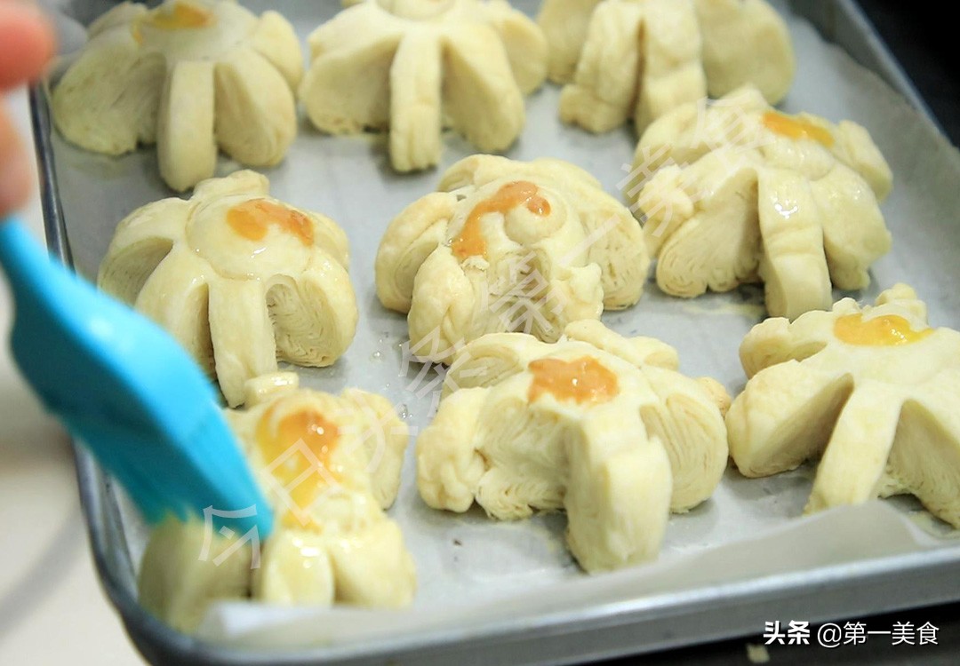 自制小零食做法_在家做一些简单的零食_梅花酥制作教程