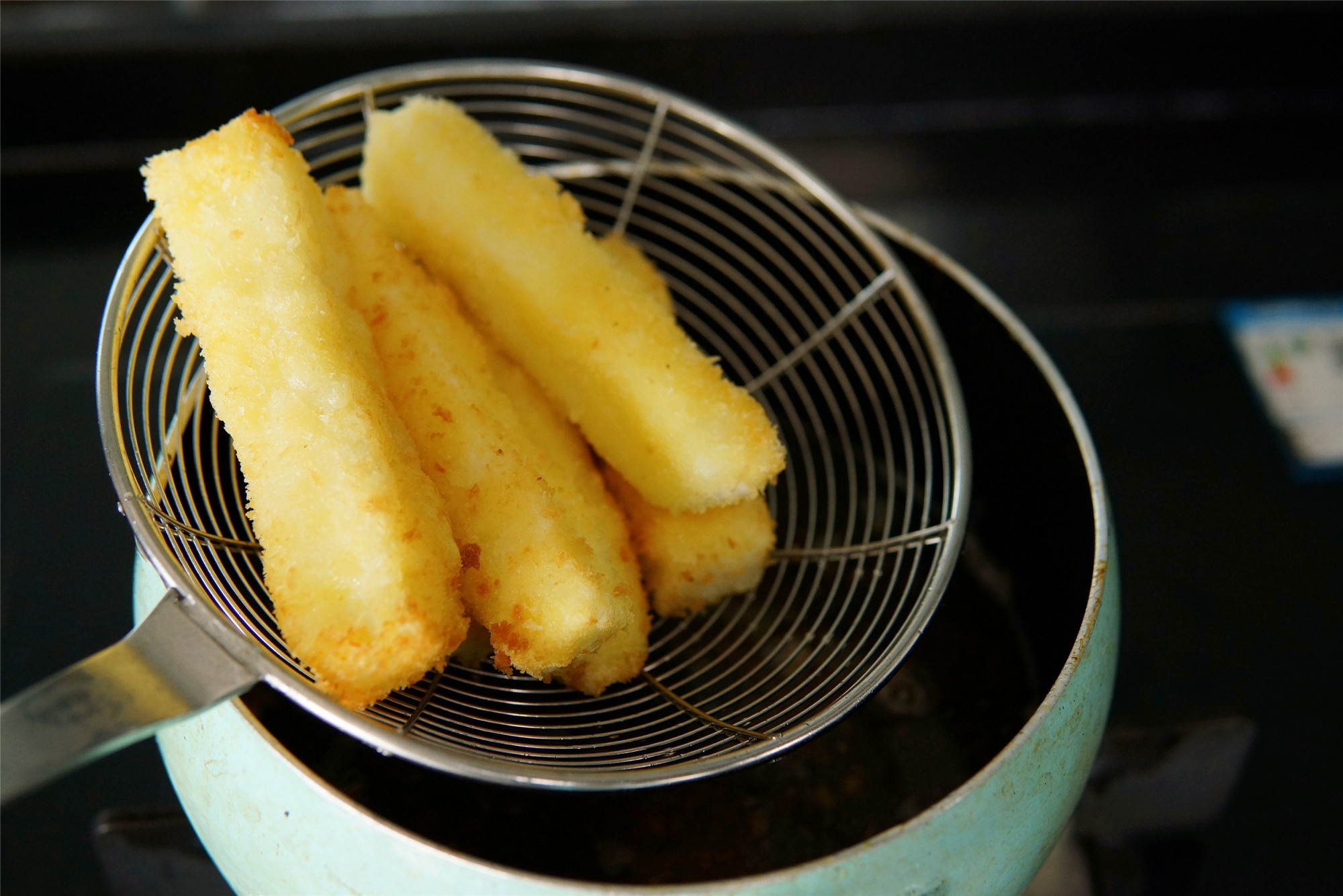 在家做一些简单的零食_大米辣条制作教程_自制零食做法