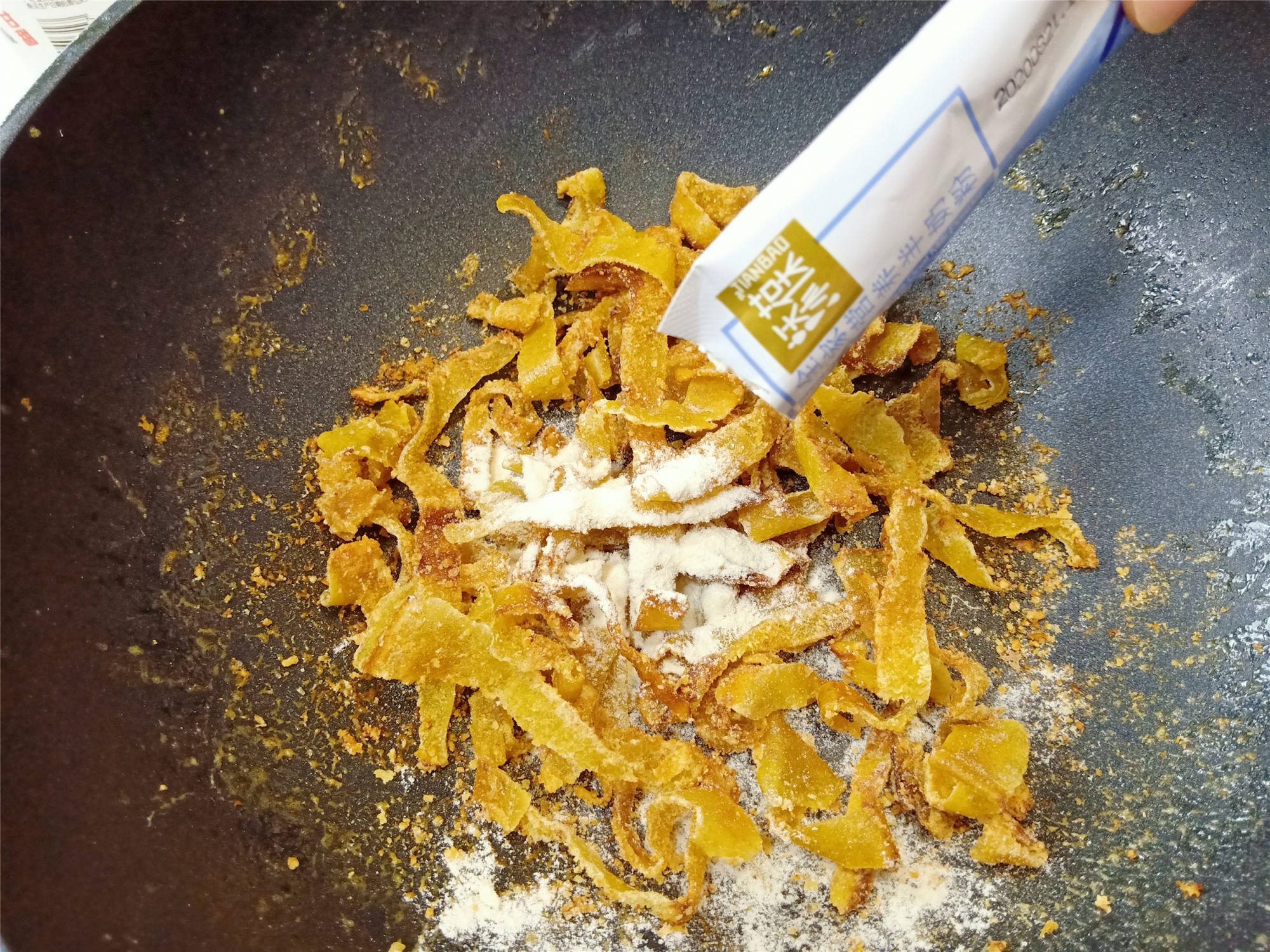 大米辣条制作教程_在家做一些简单的零食_自制零食做法