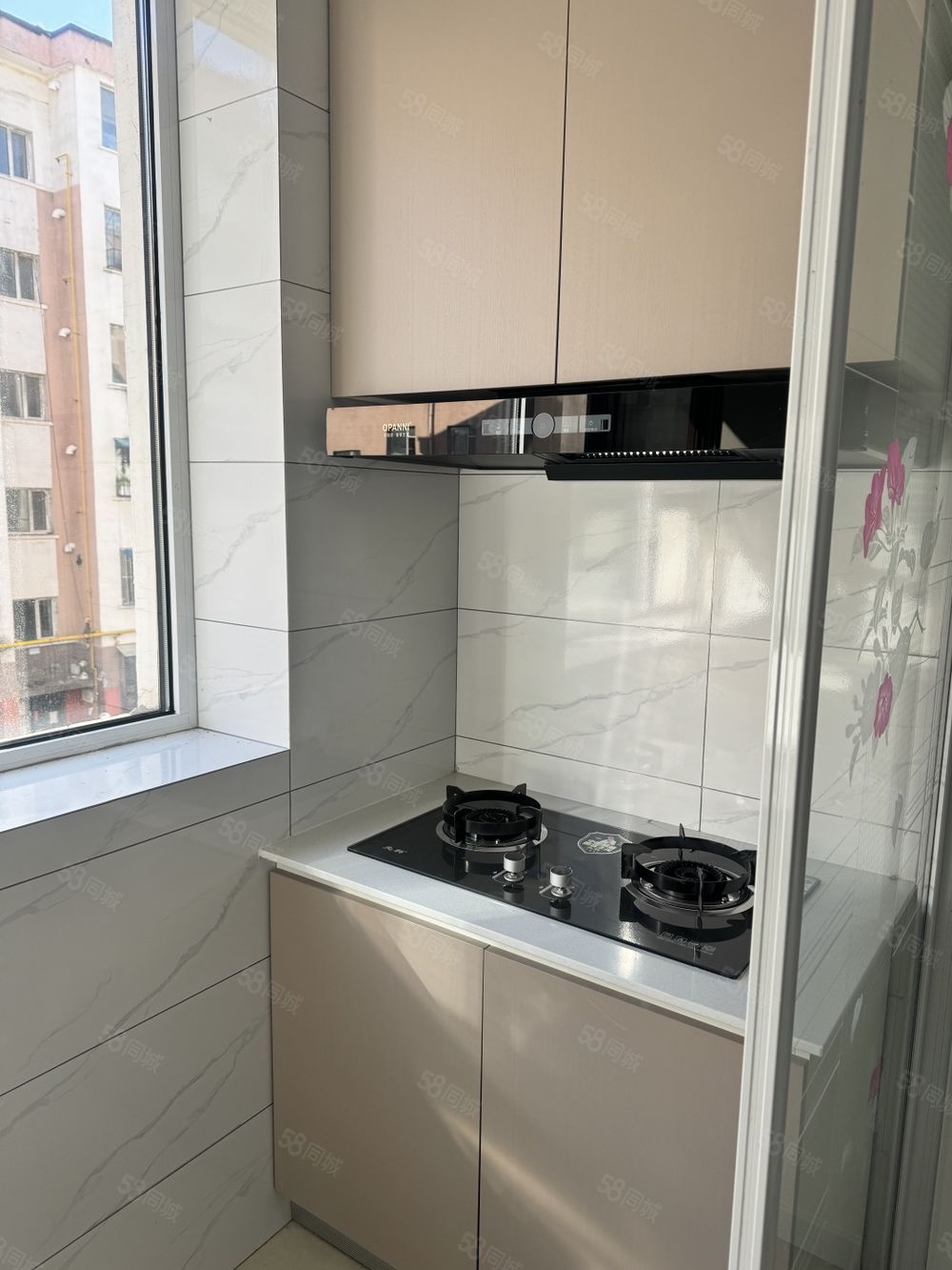 房屋精装修，出租，拎包入住，繁华地段