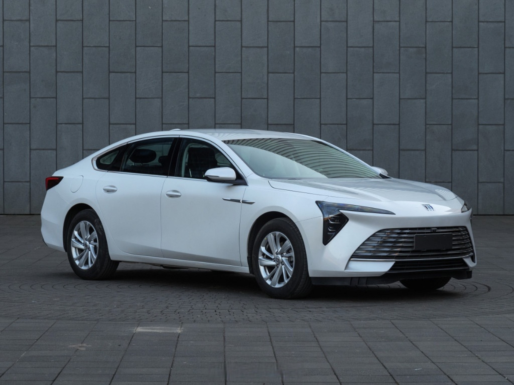 全新君越为什么大降价_全新一代君越内饰科技感_全新一代君越外观设计