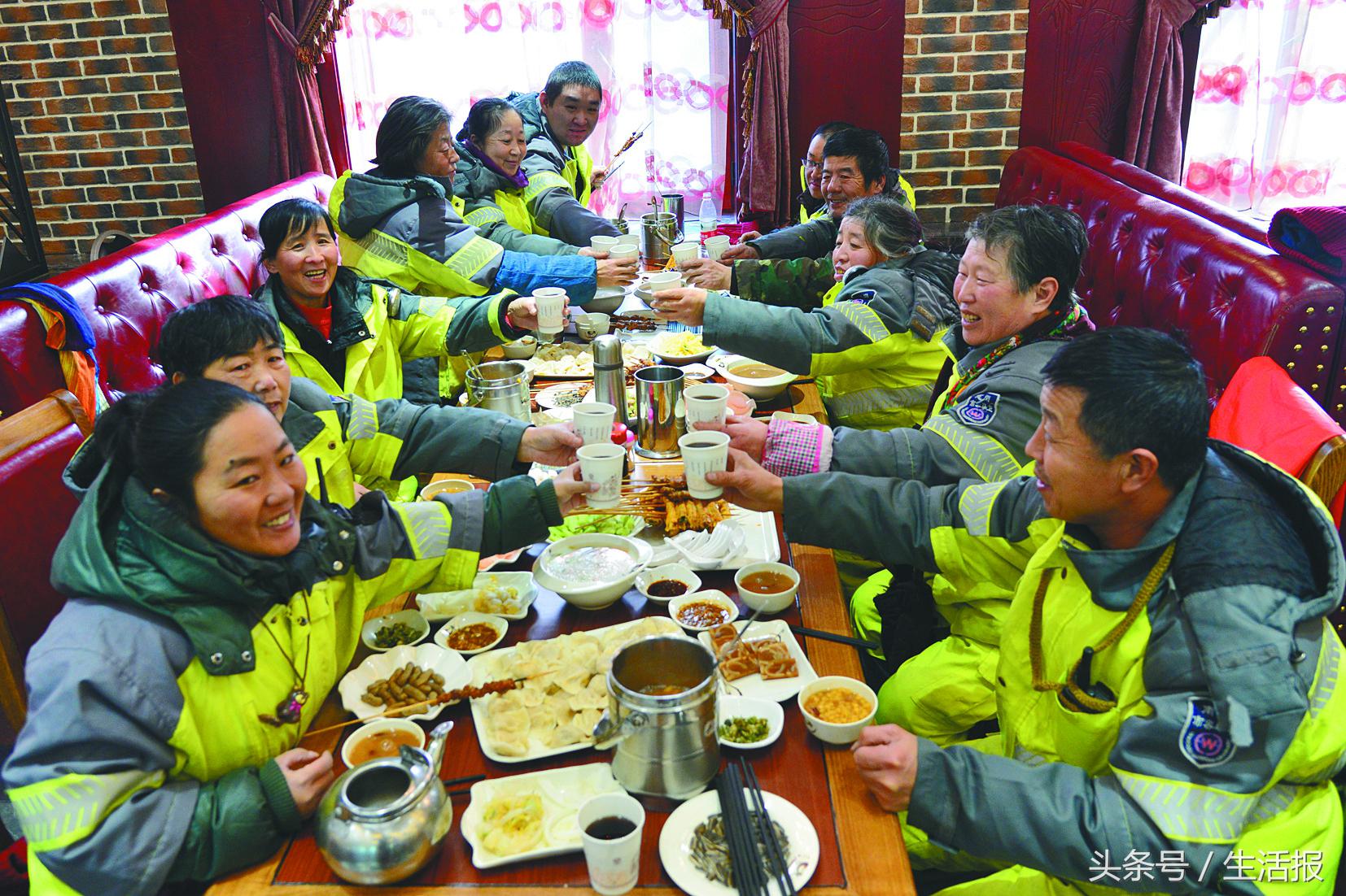 哈尔滨环卫工免费午餐_金刚山烧烤怎么样_金刚山烧烤店温暖行动