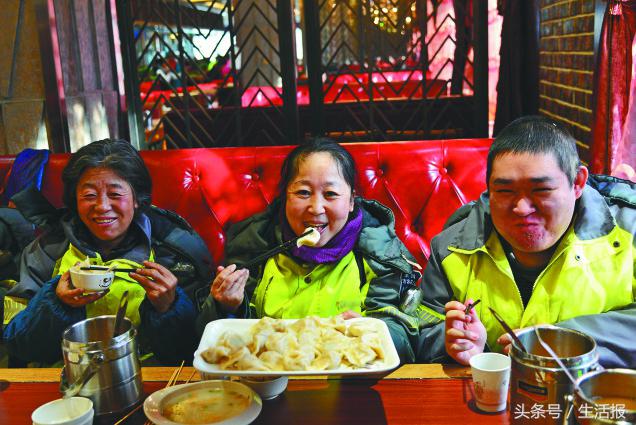 金刚山烧烤店温暖行动_哈尔滨环卫工免费午餐_金刚山烧烤怎么样