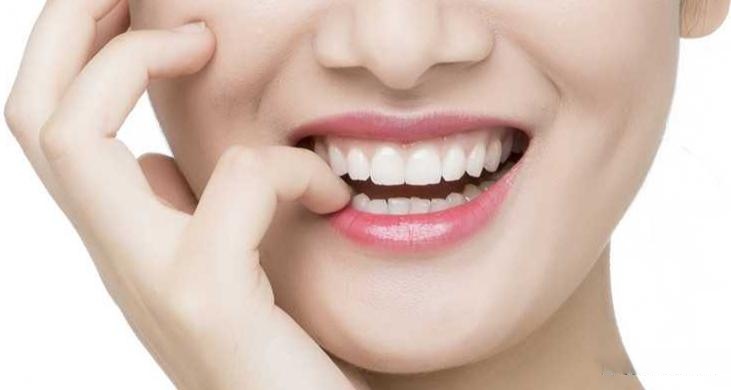 想让牙齿变白变美,快来看看吧(图3) 成都牙齿变黄美白技术_洗牙牙齿美容_牙齿美白方法