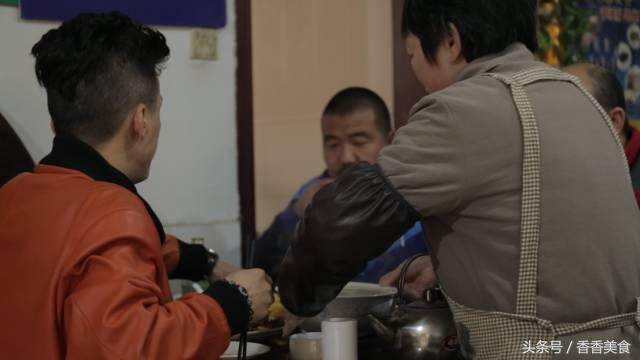 河南淮北街地道川菜馆_上海香香川菜电话_小四川碗碗香毛血旺