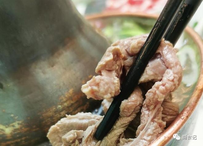 北京特色小吃推荐_各地方特色美食小吃_北京烤鸭历史文化