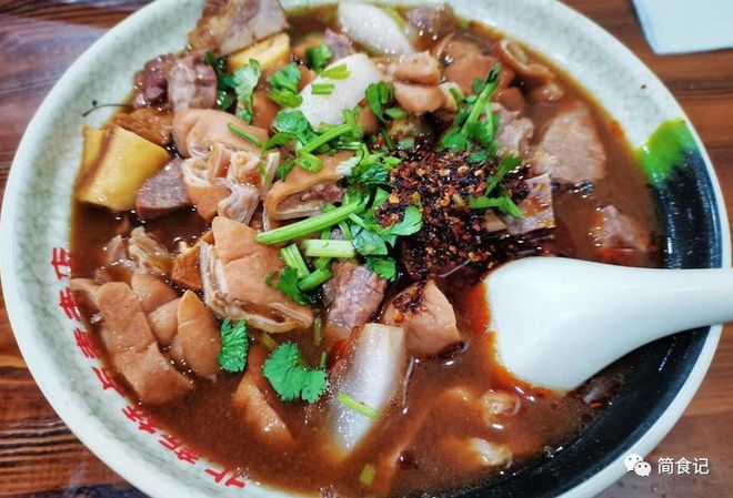 北京特色小吃推荐_各地方特色美食小吃_北京烤鸭历史文化