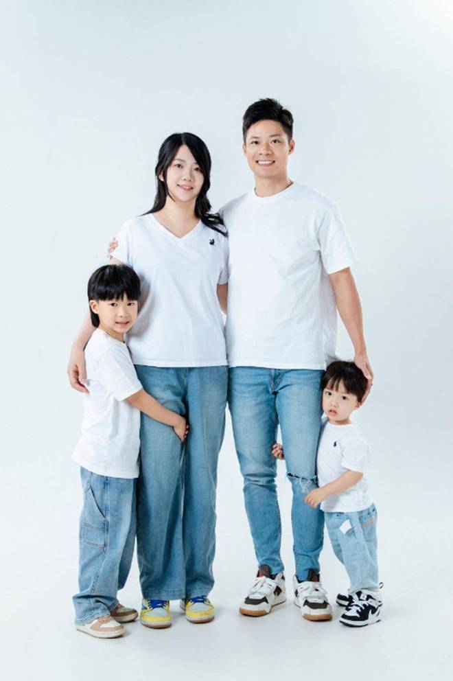 苏炳添偶遇家人温馨画面_苏炳添妻子林艳芳年轻状态_苏炳添收入