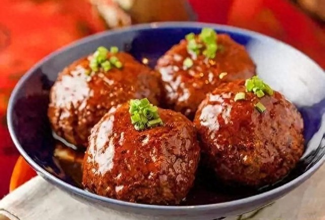 淮扬菜狮子头正宗做法_红烧狮子头做法_传统名菜