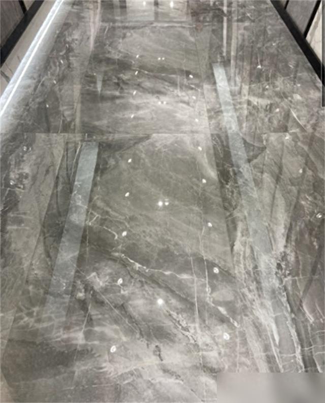 通体大理石瓷砖真的比抛釉砖更好?听内行人一讲,才发现猫腻(图1) 抛釉砖优劣对比_装修选瓷砖通体大理石瓷砖_大理石瓷砖大全