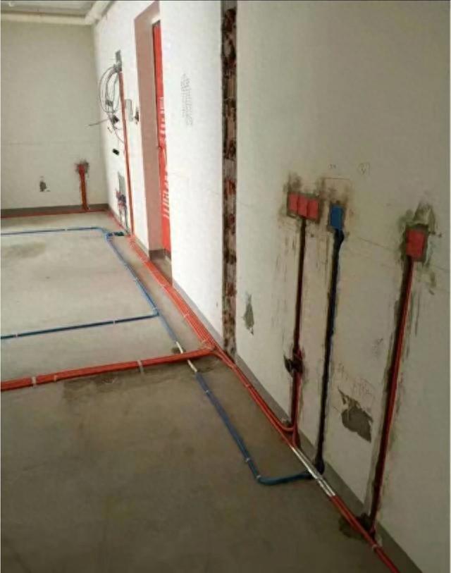 电线不要埋墙了!学上海人的做法,真是聪明又实用,太佩服了(图1) 吊顶布线优势_pvc扣板吊顶怎么拆_电线埋墙不后悔