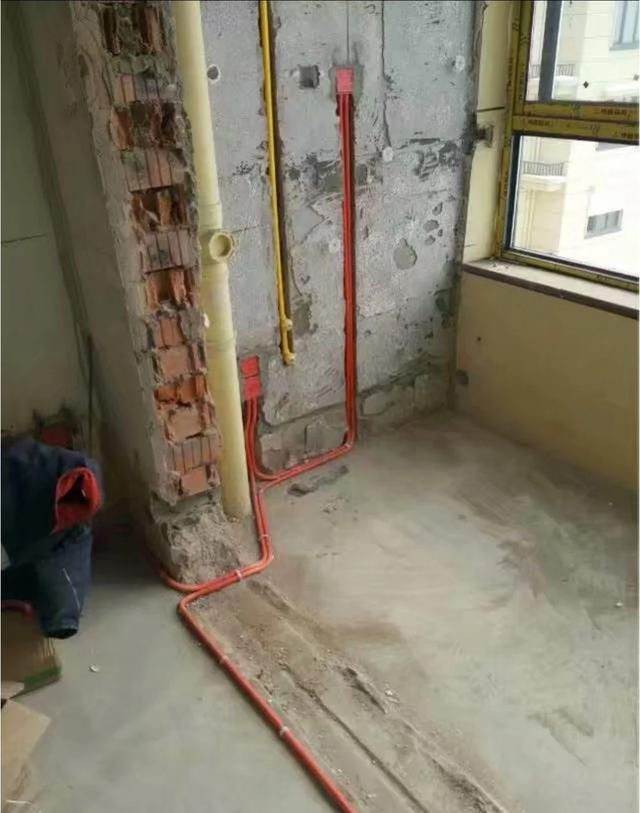 电线不要埋墙了!学上海人的做法,真是聪明又实用,太佩服了(图2) 吊顶布线优势_pvc扣板吊顶怎么拆_电线埋墙不后悔