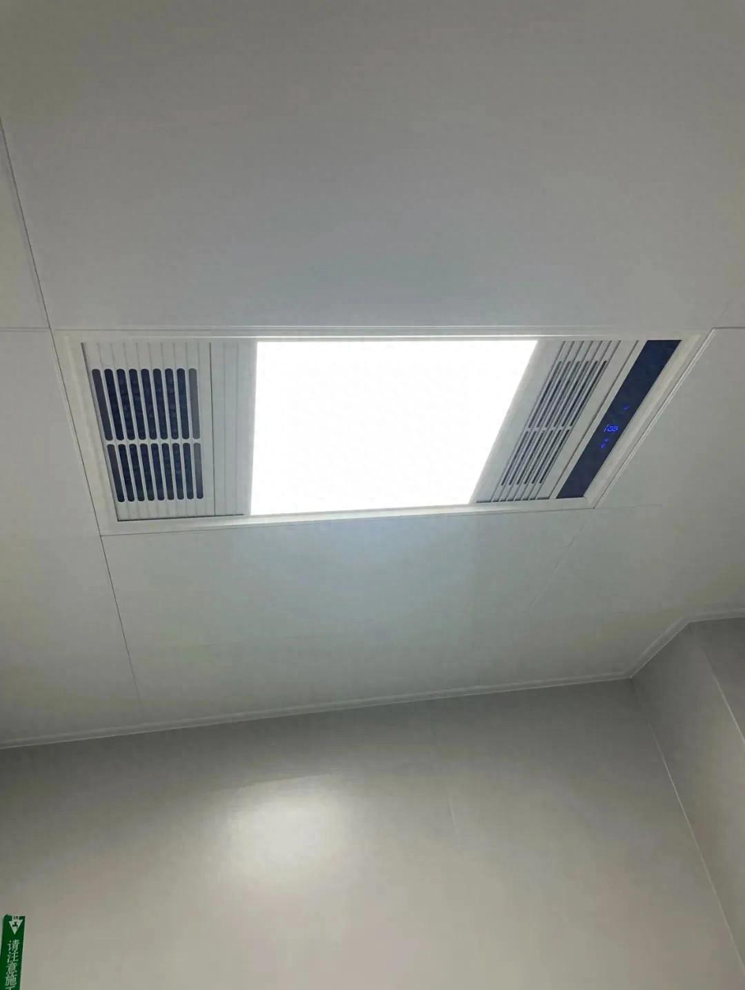 别大意!有人家里的卫生间被“入侵”了,吊顶上面让人大呼意外(图1) 卫生间噪音异响解决方法_pvc扣板吊顶怎么拆_集成吊顶安装止逆阀