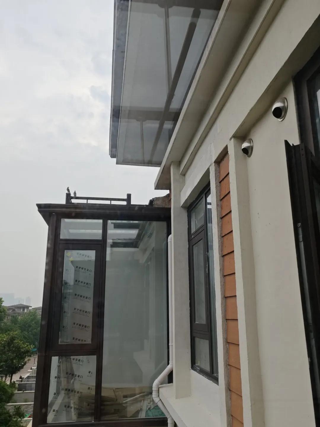 别大意!有人家里的卫生间被“入侵”了,吊顶上面让人大呼意外(图15) 卫生间噪音异响解决方法_pvc扣板吊顶怎么拆_集成吊顶安装止逆阀