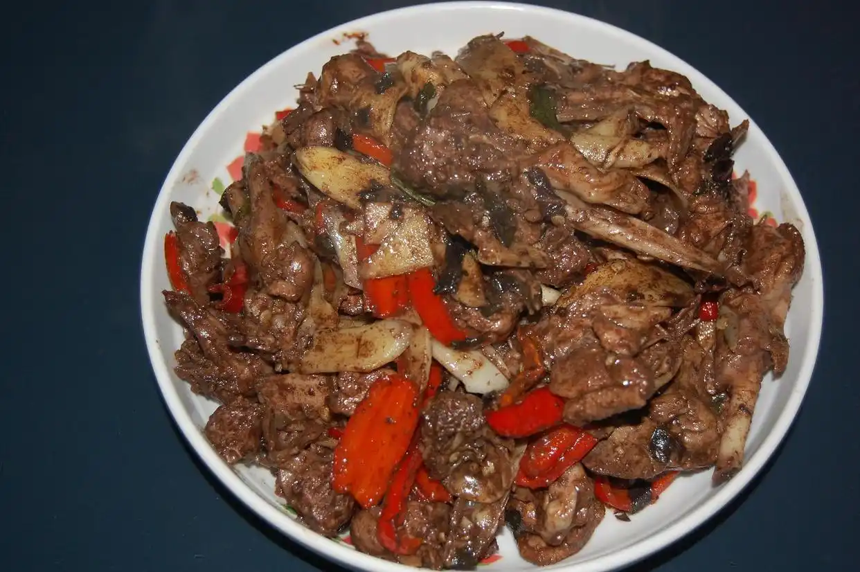 血酱鸭正宗做法_湖南邵阳的小吃_邵阳猪血丸子做法