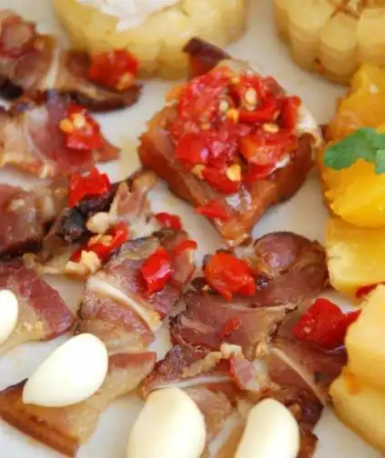 邵阳猪血丸子做法_血酱鸭正宗做法_湖南邵阳的小吃