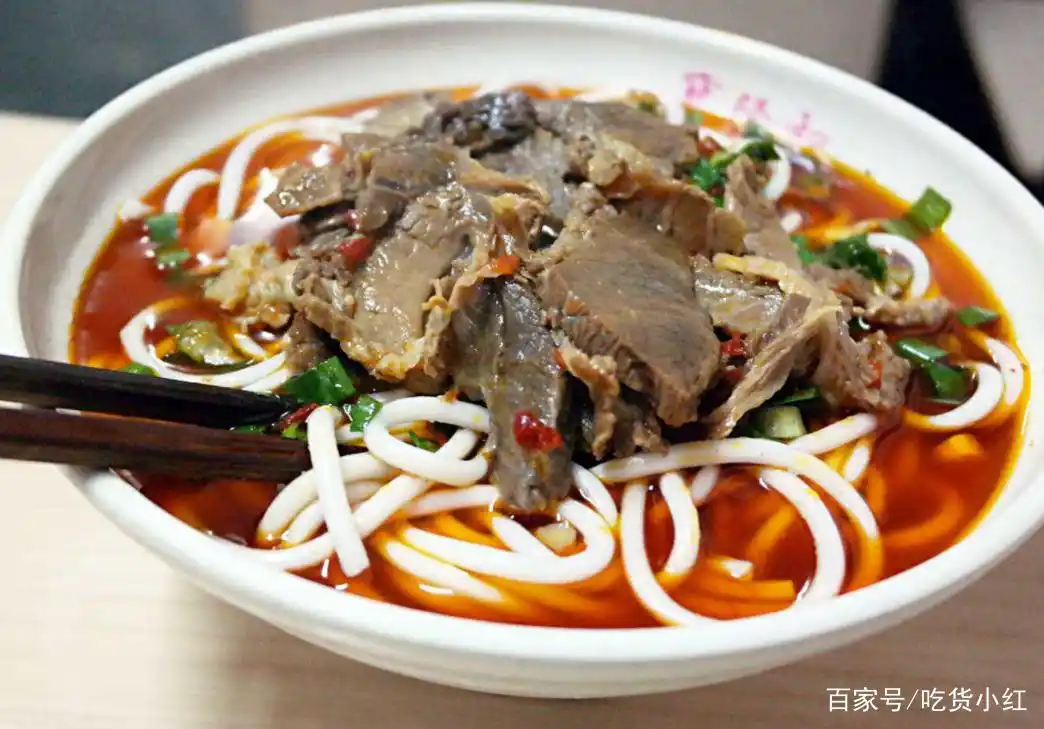 邵阳特色美食小吃_湖南邵阳的小吃_邵阳米粉血酱鸭猪血丸子