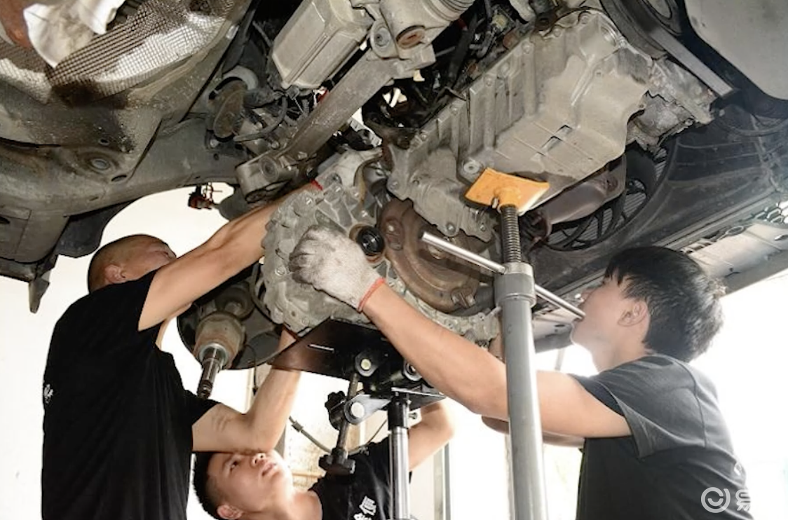 自动变速箱要坏的5个前兆!你可能也遇到过,越早修越省钱(图14) 变速箱高温报警原因_自动变速箱打滑征兆_离合器片打滑要大修