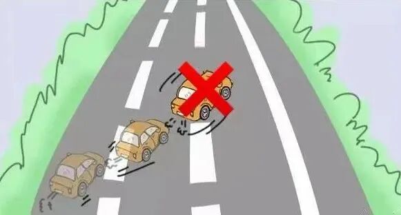 变道安全技巧_高速公路超车安全_左车变道遭右车两次加速