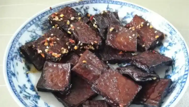 平江特色美食有哪些?不止有辣条,还有这些让人欲罢不能的美食!(图11) 平江小吃特产图片_湖南平江特色美食_平江香干毛毛鱼腐乳美食推荐