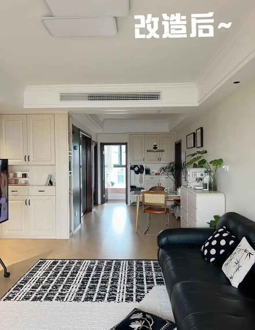 将二手房重新改造后,客厅顷刻变得洋气敞亮,邻居争相来效仿(图6) 二手房软装改造_二手房改造翻新_中古风客厅布置