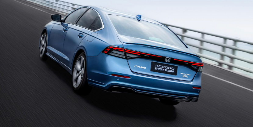 丰田亚洲龙VS本田雅阁_B级车空间舒适性对比_丰田单人汽车