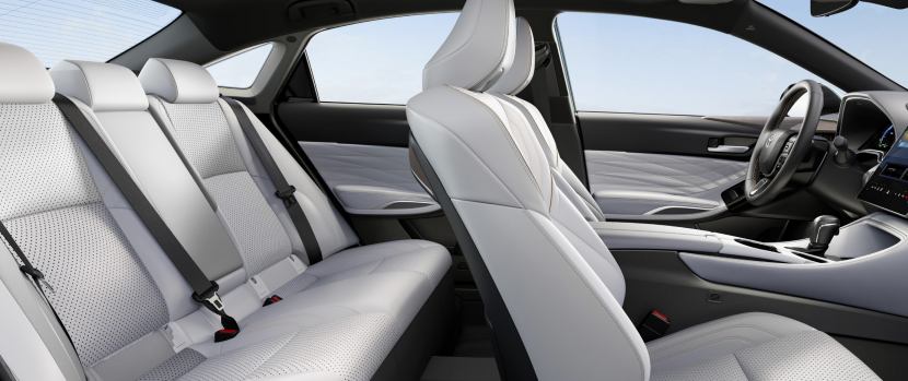 B级车空间舒适性对比_丰田单人汽车_丰田亚洲龙VS本田雅阁