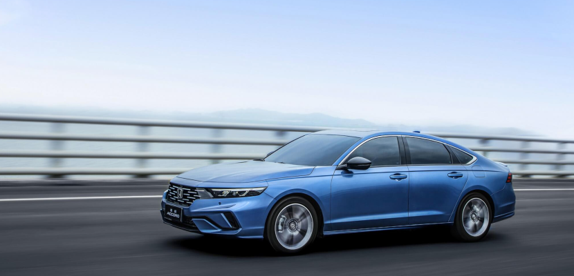 B级车空间舒适性对比_丰田单人汽车_丰田亚洲龙VS本田雅阁