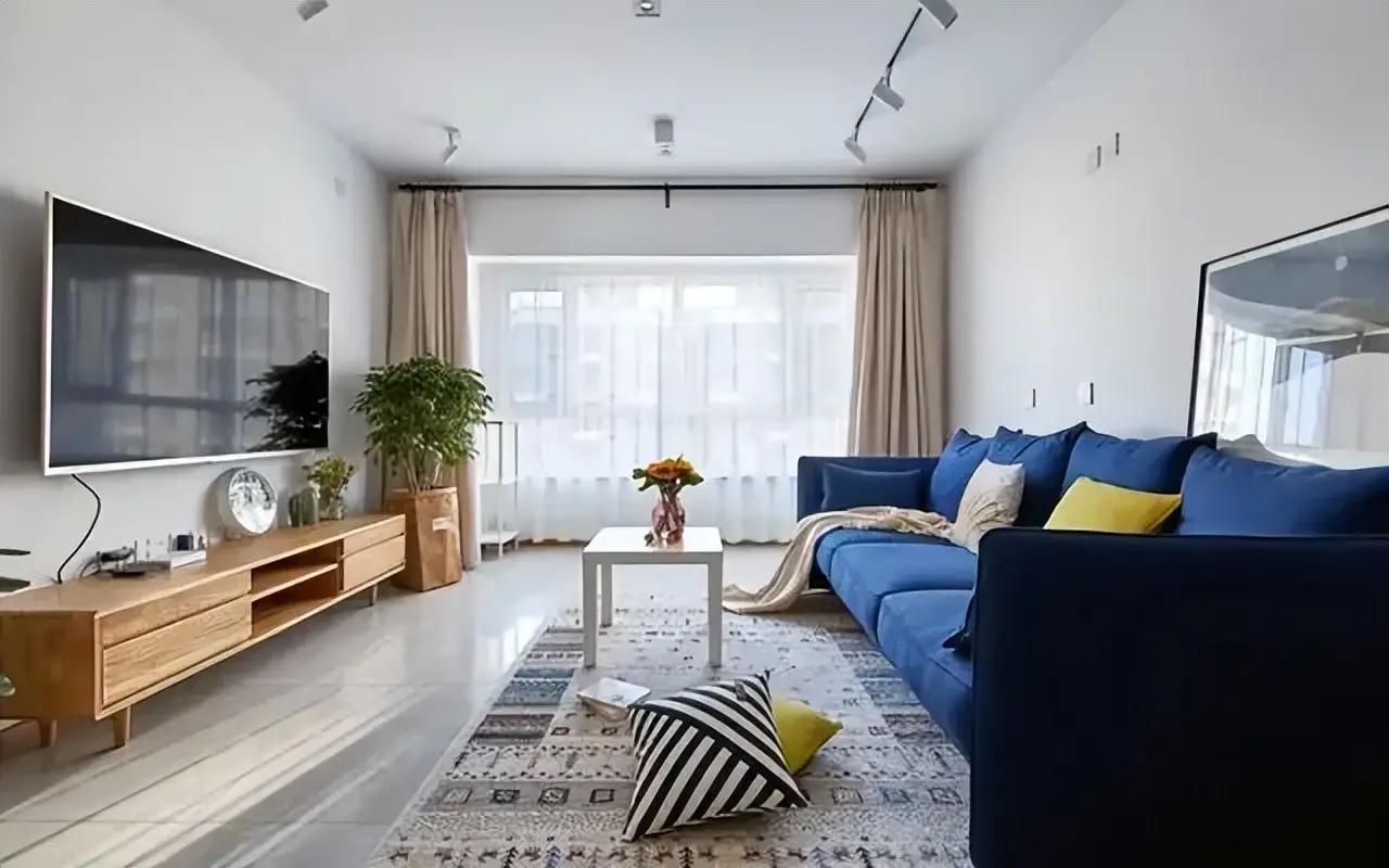 小户型客厅颜值逆袭指南:9 招打造 90㎡左右户型的敞亮高级感(图1) 小户型现代简约风格客厅_90平米小户型客厅布置_小客厅设计思路